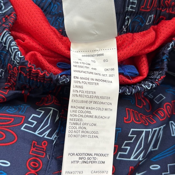 Nike Boys' Logo Mash-Up Breaker 8” Volley Shorts, red white & blue, Size XL NWT - Picture 16 of 16